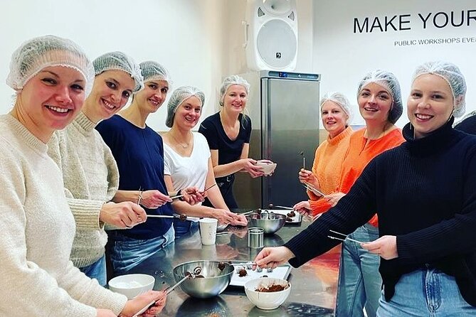 1.5h Belgian Chocolate Workshop in Brussels (bean to bar) - Cacao tasting: the lesson hidden in the first bites