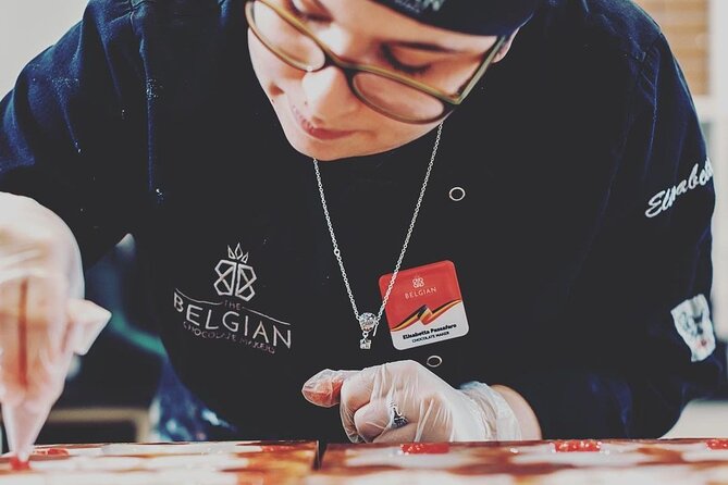 1.5h Belgian Chocolate Workshop in Brussels (bean to bar) - Marble-table tempering: the technique with real stakes