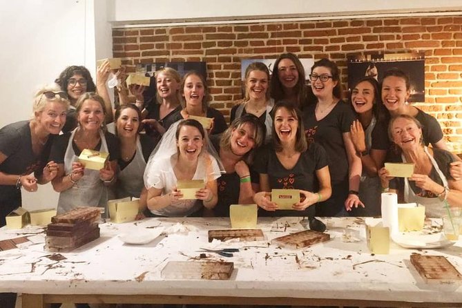 2.5h Belgian Chocolate Pralines Workshop in Brussels - Taking home your 30+ chocolates, plus keeping them nice