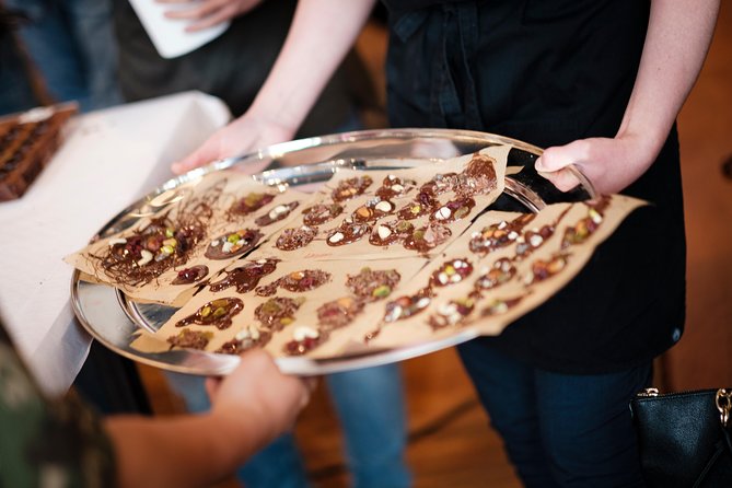 2.5h Belgian Chocolate Pralines Workshop in Brussels - Group size and atmosphere: up to 21, with personal help