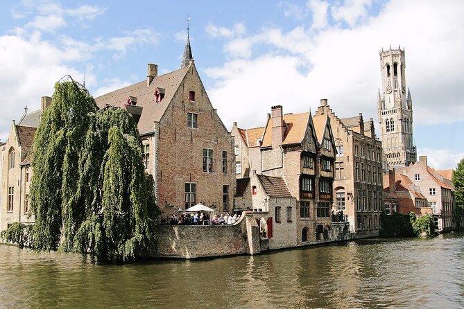 2-Hour Historical Walking Tour in Bruges with Praline Included - A 2-hour overview of Bruges, paced for real walking