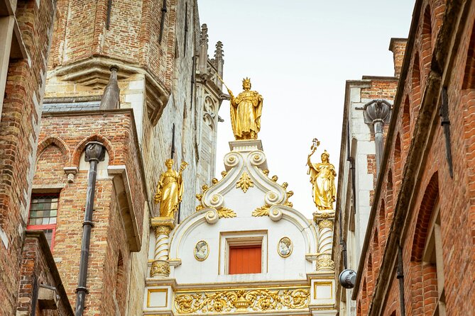 2-Hour Historical Walking Tour in Bruges with Praline Included - Belfry power, Praalboog Pro Patria, and Gruuthuse wealth