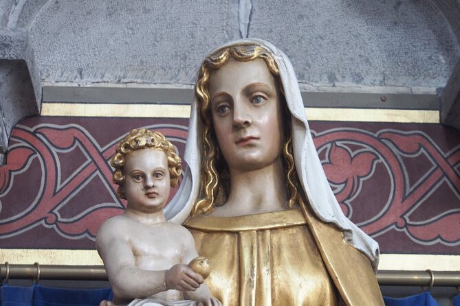 2-Hour Private Walking Tour in the templar village of Lissewege - Stop at the William Van Saeftinghe statue