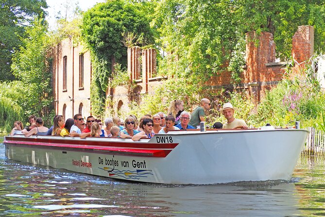 40-Minute Guided boat trip in medieval Ghent - The Castle of the Counts of Flanders: spotting the power center as it glides by