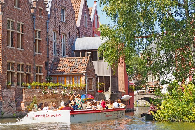 40-Minute Guided boat trip in medieval Ghent - Multilingual narration and audio reality: how to get the most from English