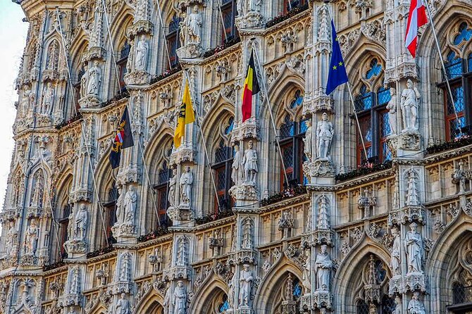 600 Years of History and Heritage: A Self-Guided Walking Tour of Leuven - The Market Squares Moment: From Classic Views to a Fair Comparison