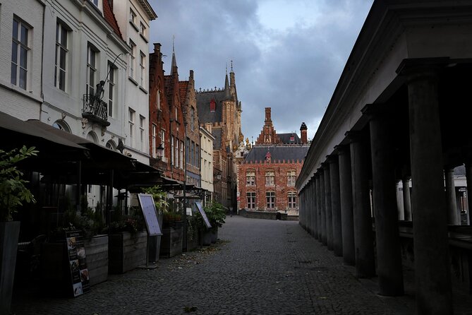 Across Bruges History Equals Fun with chocolate and waffle sample - Groeningemuseum and art talk: Flemish masters in plain terms