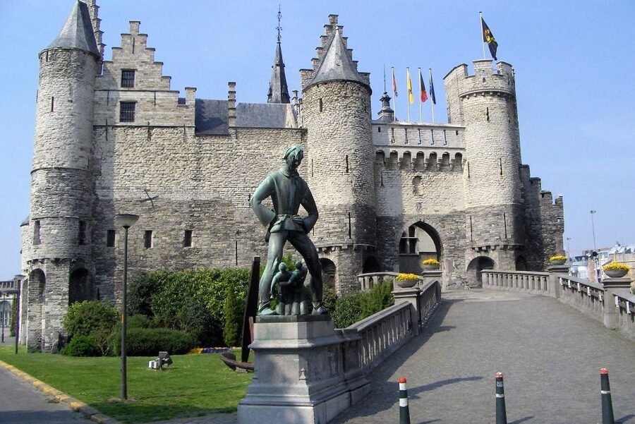 Antwerp Beer Tour - Steen fortress and Madonna corners: the walk back through Antwerp’s symbols