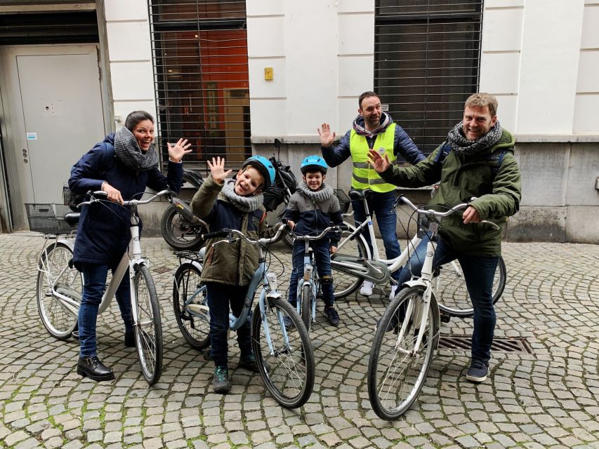 Antwerp: City Highlights Guided Bike Tour - Group size and pacing: what to expect on the street