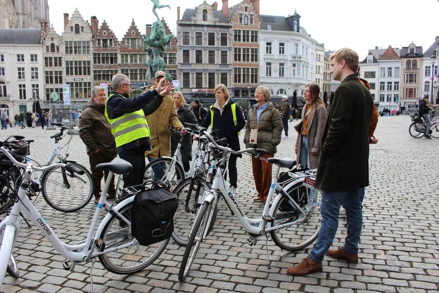 Antwerp: City Highlights Guided Bike Tour - Your guide is the real difference maker