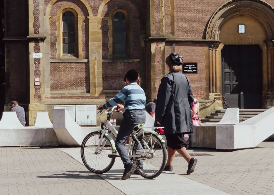 Antwerp: Jewish Neighbourhood Guided Walking Tour - From the diamond district toward smaller Jewish streets