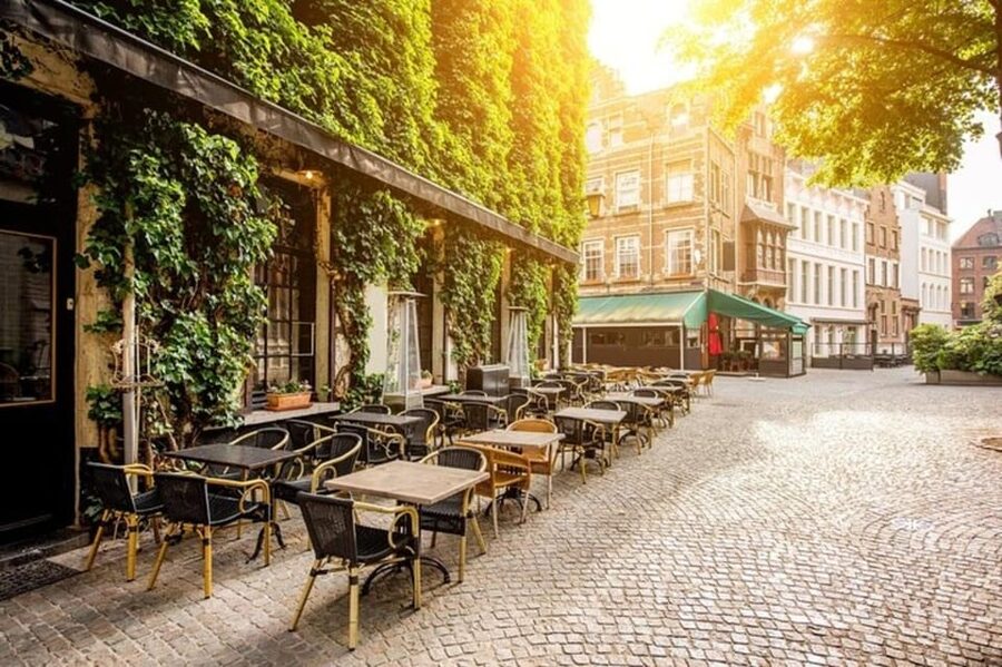 Antwerp: Must-See Attractions Private Walking Tour - Willem Ogierplaats 3 to Cathedral of Our Lady: Getting Your Bearings