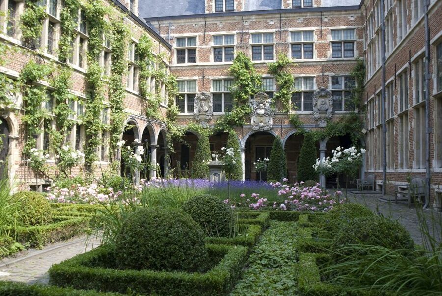 Antwerp: Private Historical Highlights Walking Tour - Key highlights worth planning around