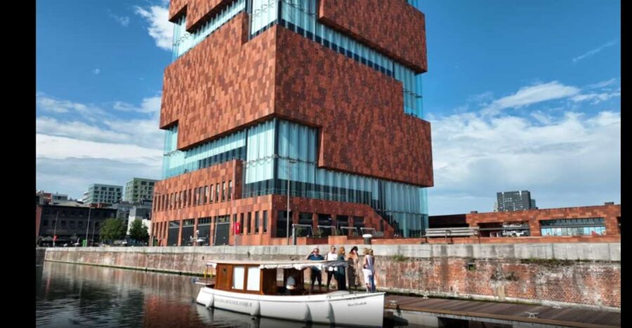 Antwerp: Private Old Harbour Boat Tour Incl. Drinks & Snacks - Drinks and snacks onboard, plus options if you want to upgrade