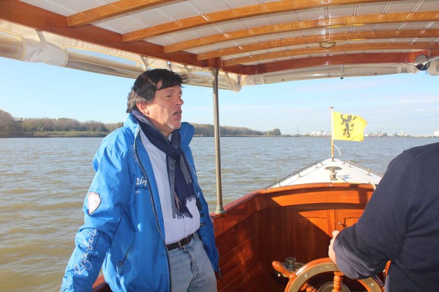 Antwerp: Private Old Harbour Boat Tour Incl. Drinks & Snacks - MAS to Bonaparte Dock: spotting the city from a working-waterfront angle