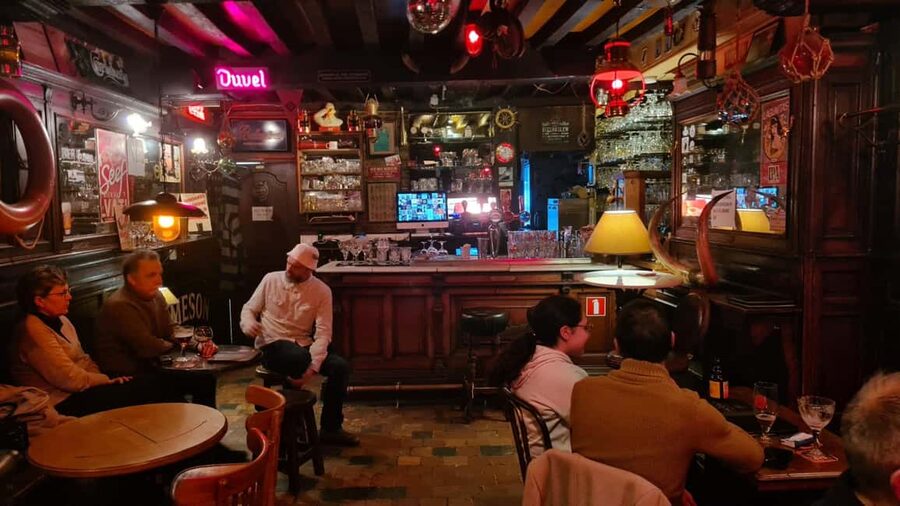Antwerp: Pub Crawl in the Historical City - The social rules that keep it fun (and how to handle them)