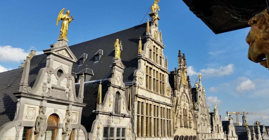 Antwerp: Walking Tour from Steen to Central Station - From Steen to Central Station, you get Antwerp in one connected route