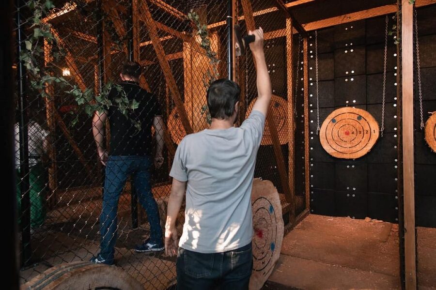 Axe Throwing Experience - Your first steps: safety briefing, lane setup, and throw rules