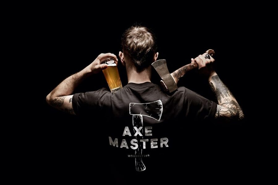 AXE THROWING EXPERIENCE IN ANTWERP - What WoodCutter Axe Throwing Feels Like in Antwerp