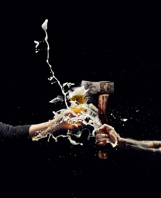 AXE THROWING EXPERIENCE IN ANTWERP - Coaching That Moves Beyond Pointing