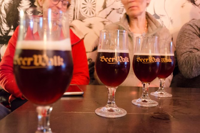 BeerWalk Brussels (English guide) - Stop 2: Across from Manneken Pis with a very practical reward