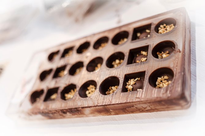 Belgian Chocolate Workshop in Bruges - The workshop flow: from tempering to your take-home box