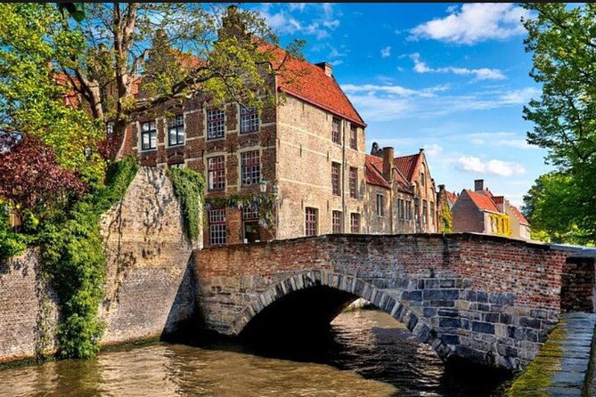 Best Bruges Cruise-Friendly Tour including Canal Boat Ride - The short guided stops that give you the right Bruges look