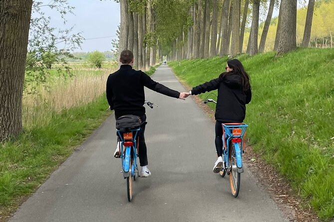 BikeTour Bruges & Damme in Spanish and English - Riding Back Through Polders, Corn Fields, and Vineyards (Stop 5)