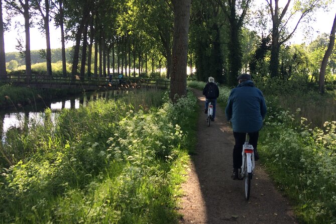 BikeTour Bruges & Damme in Spanish and English - Back in Bruges: Cobblestones, Bridges, and De Halve Maan Brewery (Stops 6 and 7)
