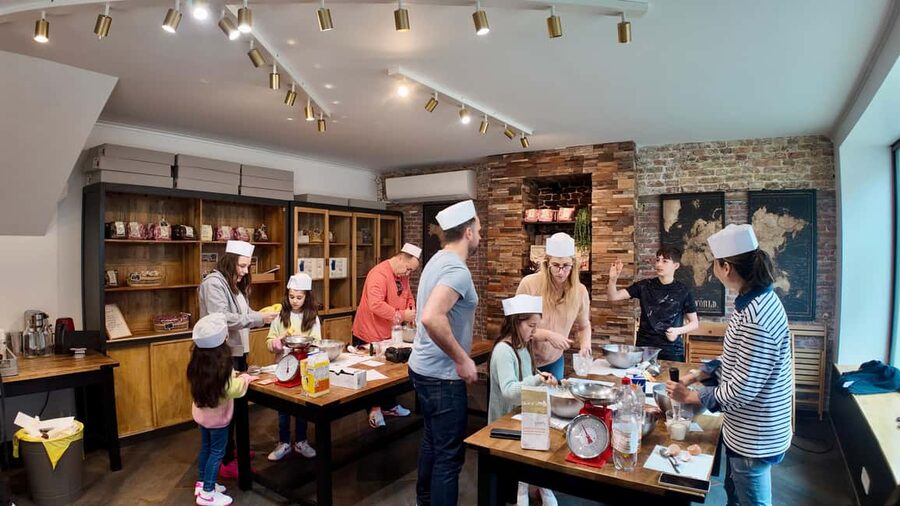 Bruges: 1.5-Hour Waffle Making Workshop - All You Can Eat - Entering the Workshop on Klaverstraat, and What to Expect Up Front