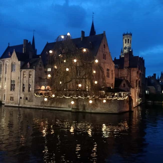 Bruges, Bike Tour with Chocolate Tasting & Hot Wine/Chocolat - The 1.5-hour guided loop through classic Bruges landmarks