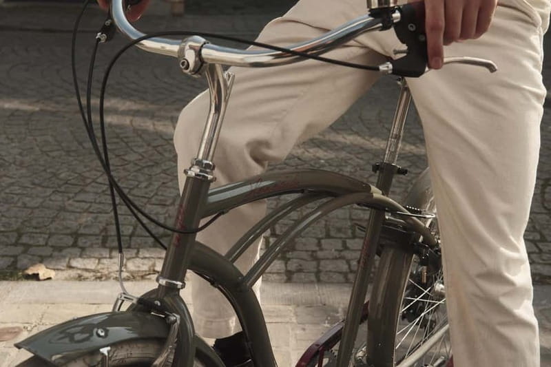 Bruges: City Bike Tour with a Local - Cruiser bikes, cobblestones, and staying comfortable for two hours