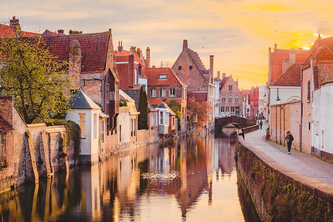 Bruges: City Walk with Audio Guide in 7 Languages on your Phone - Grote Markt: the beating heart for your first big payoff