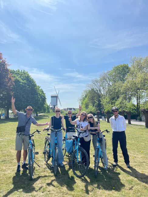 Bruges: Guided Bike Tour with a Local to Sights & Secrets - The no-fixed-route style with a local guide (and why it matters)