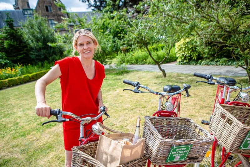 Bruges: Guided Retro Bike Tour of Highlights and Hidden Gems - Why a retro bike tour makes sense in Bruges