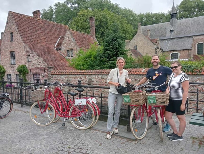 Bruges: Guided Retro Bike Tour of Highlights and Hidden Gems - Pacing, bike comfort, and what the small-group style means for you