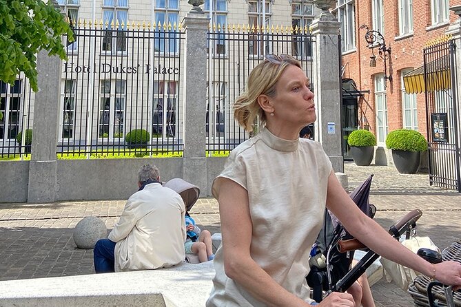 Bruges, Guided Retro Biketour: Highlights and Hidden Gems - Weather-Proofing: Poncho, Umbrella, and Why Bruges Needs It