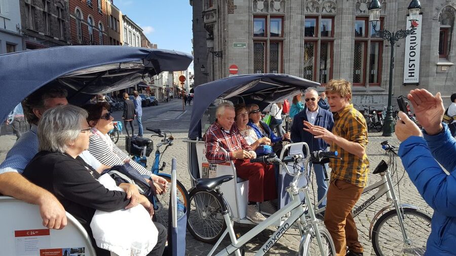 Bruges: Guided Rickshaw Tour - Choosing Between the 1 Hour and 2 Hour Tour