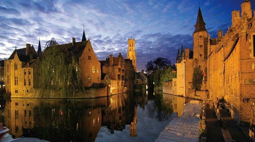 Bruges: Guided Walking Tour - Meeting points, finish at Campanario, and how the route usually feels