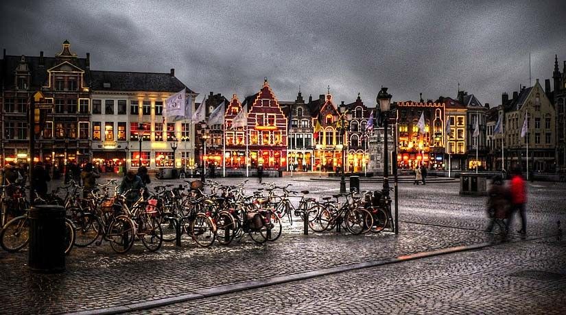 Bruges: Guided Walking Tour - Stoofstraat, Church of Our Lady, and what makes the big churches different