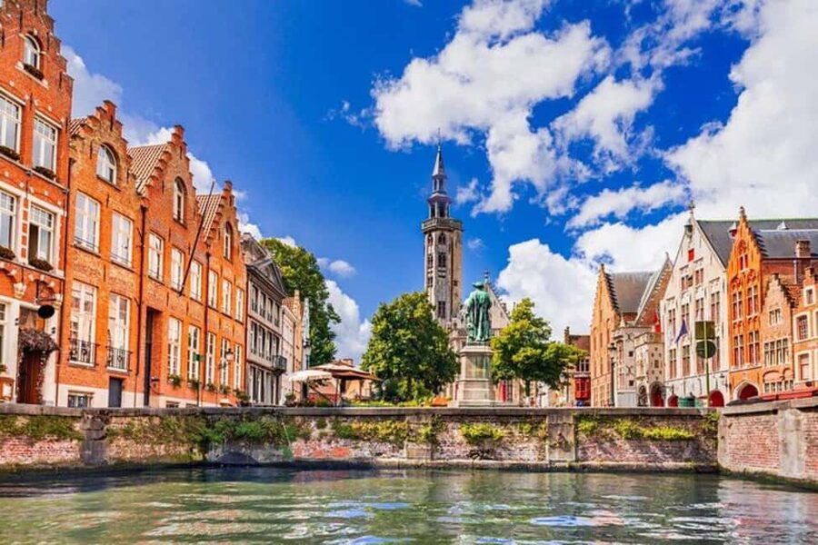 Bruges : Highlights & Hidden gems Walking Tour - Starting at Hôtel Central, then aligning your Bruges map