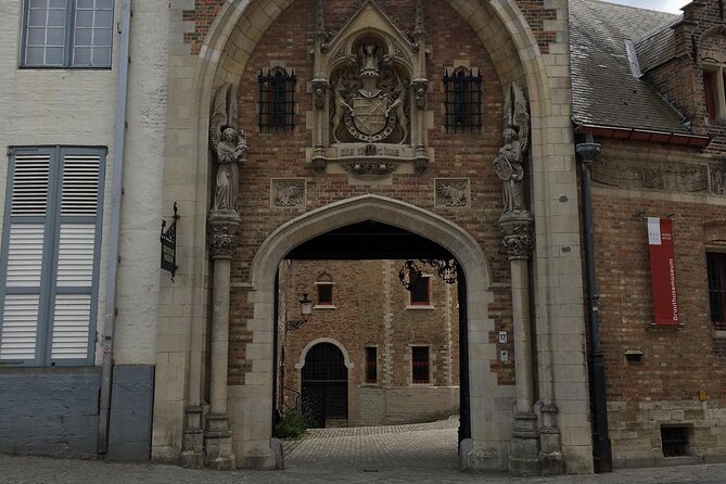 Bruges’ Legends and Hidden Treasures: A Self-Guided Audio Tour - Beguinage and two Love stops that make great photo breaks