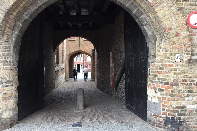 Bruges’ Legends and Hidden Treasures: A Self-Guided Audio Tour - Belfort stop: history plus quirky stories in a single walking segment