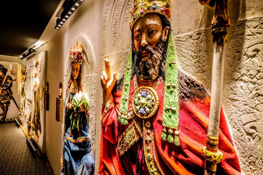 Bruges: Musea Sculpta | Monumental Sculptures Entry ticket - The 265-metre gypsum gallery: what the museum is really doing to your eye
