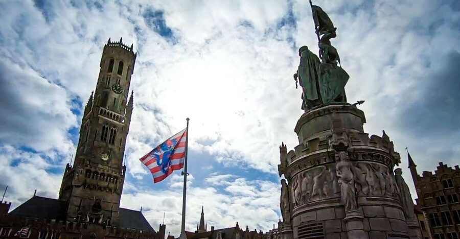 Bruges: Private Historical Highlights Walking Tour - The story route: squares, churches, palaces, and daily life stops