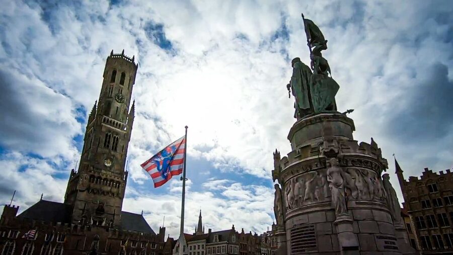 Bruges: Private Historical Highlights Walking Tour - Guides who balance facts with laughs (and answer your questions)