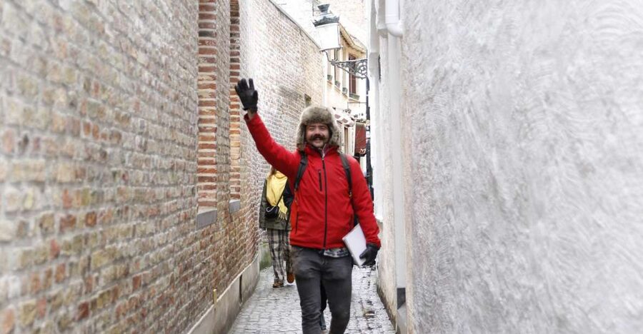 Bruges: Private Interactive Trivia City Tour - Guide energy, humor, and why the red umbrella matters more than you think