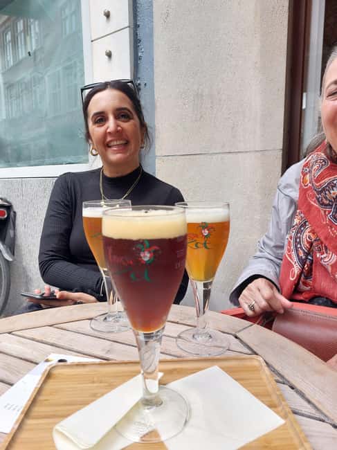 Bruges: Private Walking Tour with Beer and Chocolate - Guide quality varies, so protect your schedule