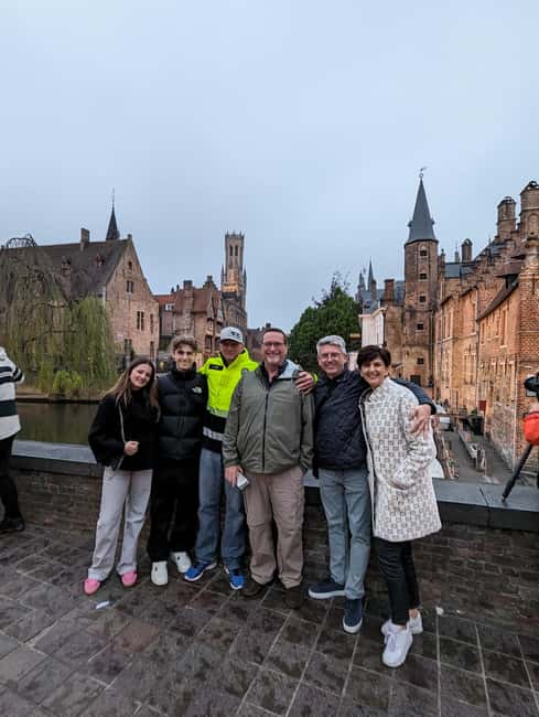 Bruges: Private Walking Tour with Beer and Chocolate - Private group perks, languages, and getting around