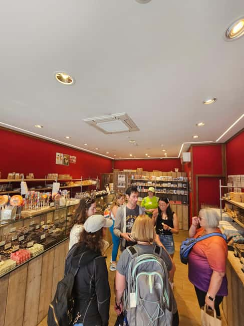 Bruges: Private Walking Tour with Beer and Chocolate - Who should book this Bruges beer and chocolate private walk